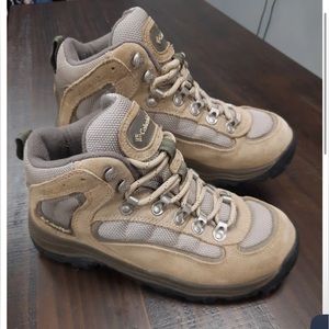 Columbia women’s hiking boots